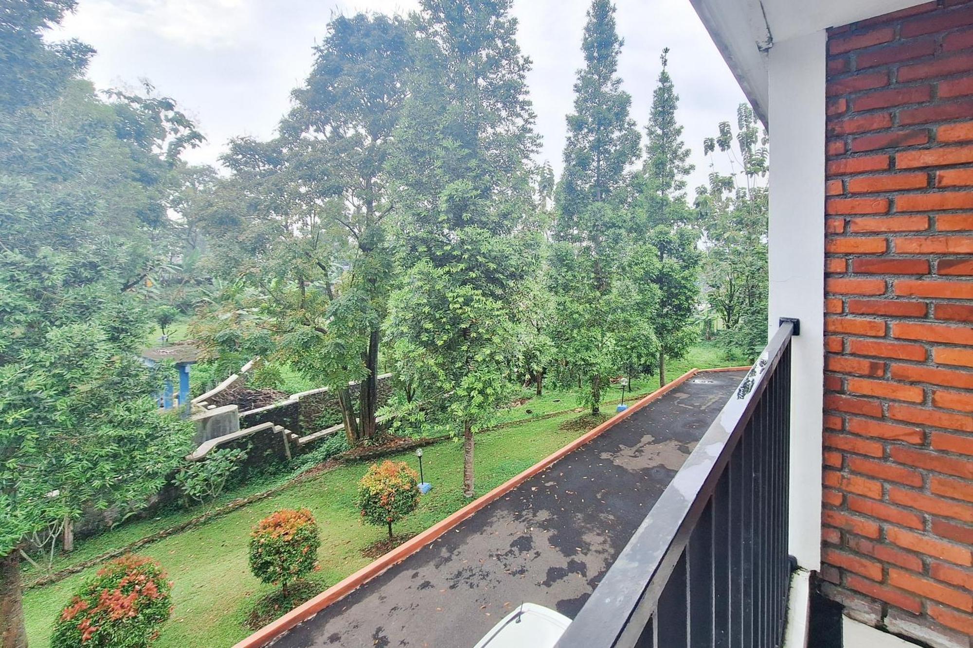 Reddoorz Resort At Tridaya Cisarua Puncak Extérieur photo