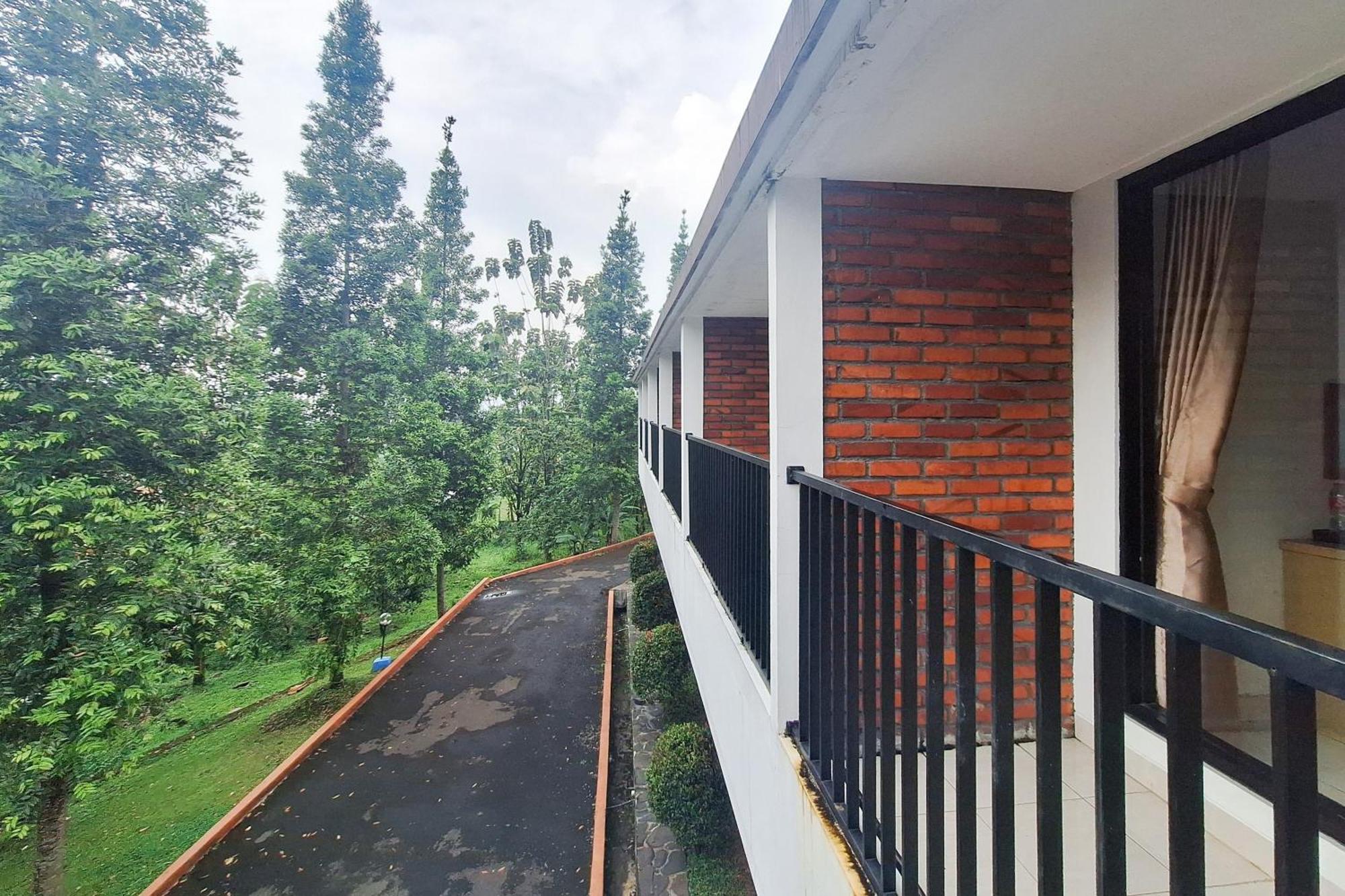 Reddoorz Resort At Tridaya Cisarua Puncak Extérieur photo