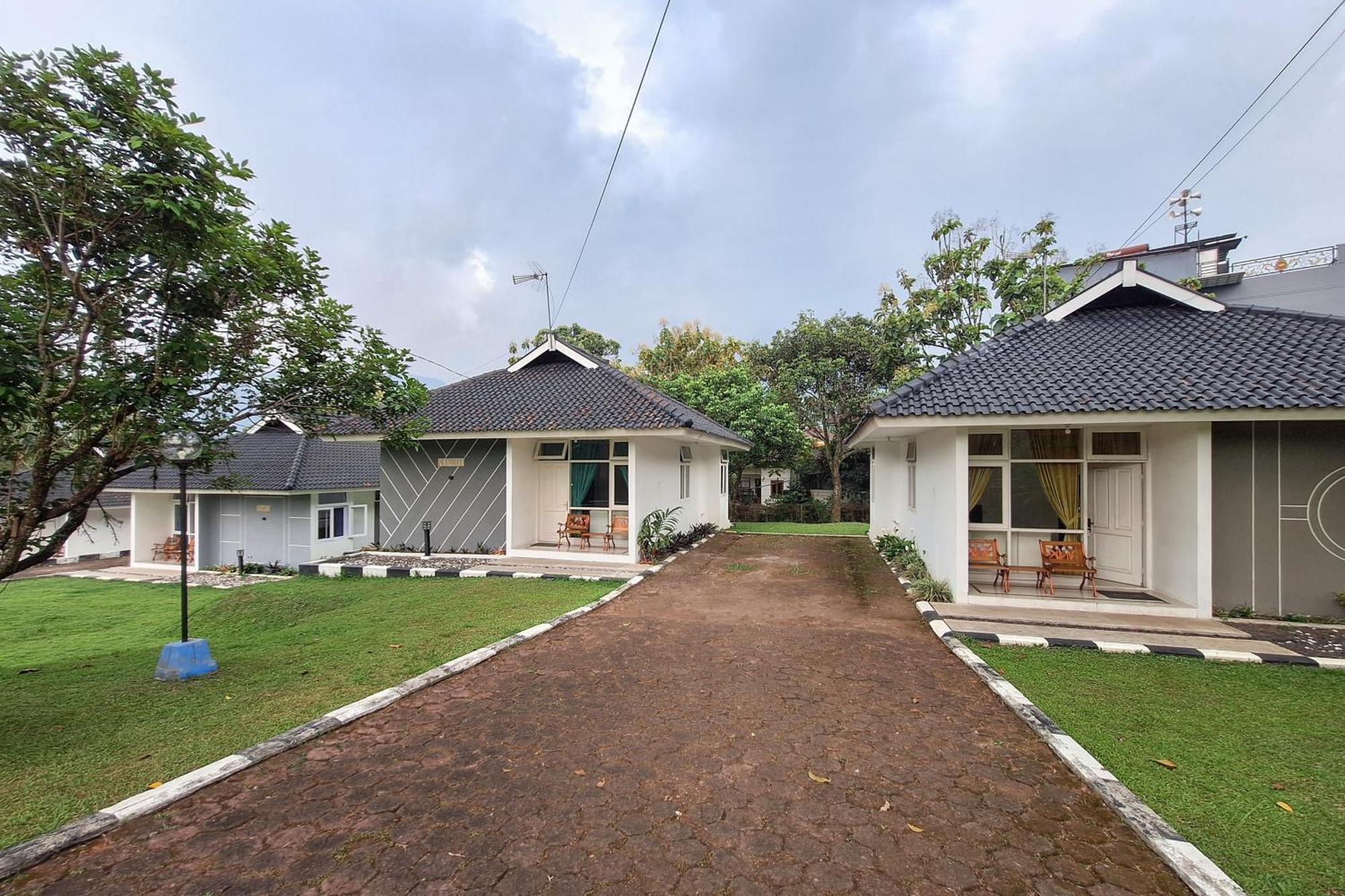 Reddoorz Resort At Tridaya Cisarua Puncak Extérieur photo