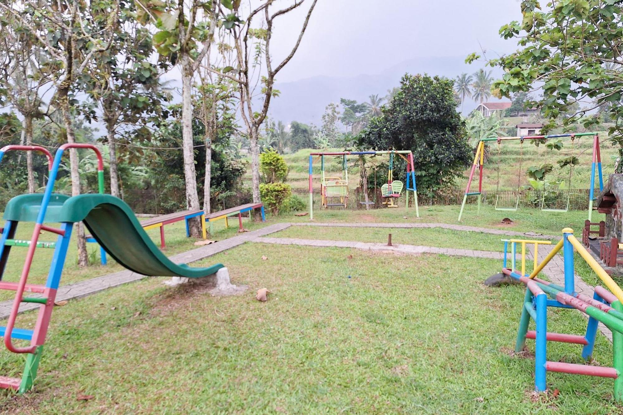 Reddoorz Resort At Tridaya Cisarua Puncak Extérieur photo