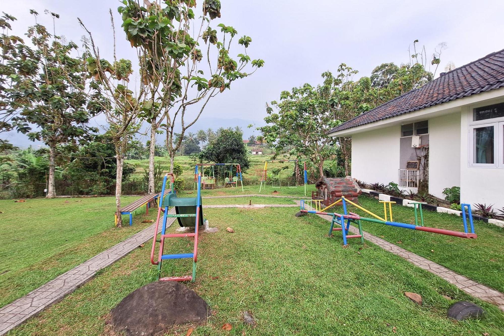 Reddoorz Resort At Tridaya Cisarua Puncak Extérieur photo